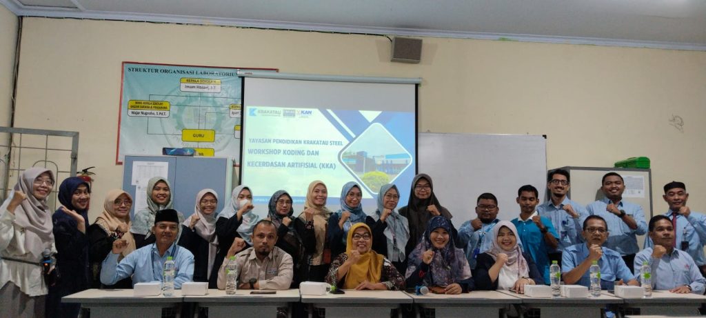 Foto bersama peserta dan panitia Workshop Koding dan Kecerdasan Artifisial Piksi dan YPKS