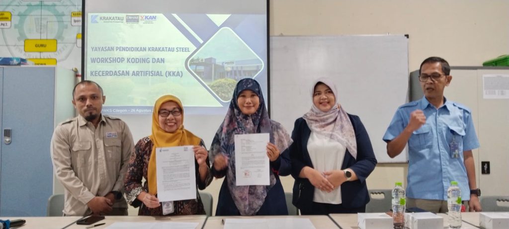 Kerjasama Piksi dan YPKS ditandai dengan penyerahan dokumen dan foto bersama pimpinan