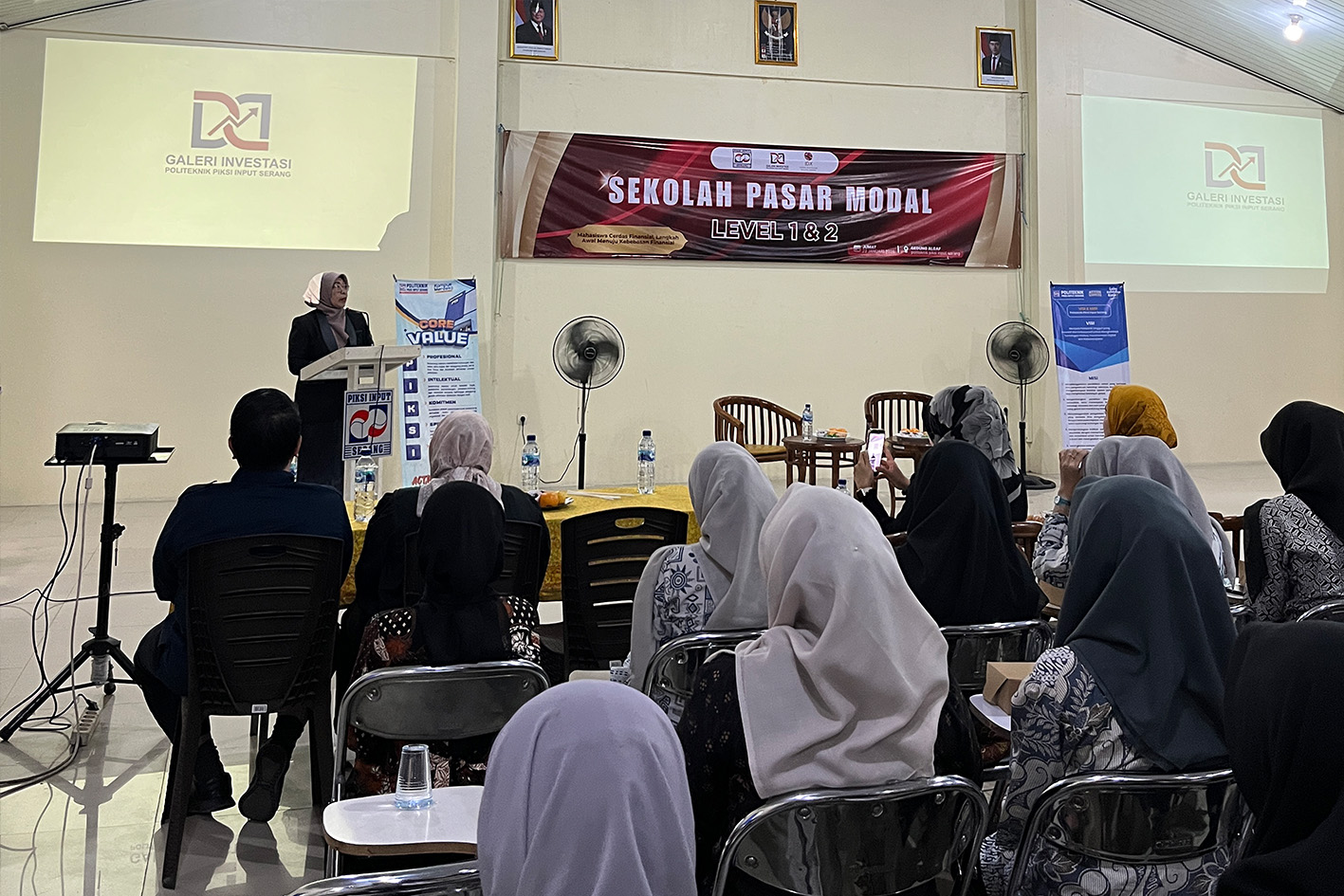 Politeknik Piksi Input Serang menggelar Sekolah Pasar Modal bersama BEI, OJK Banten, dan NH Korindo Sekuritas untuk meningkatkan literasi investasi mahasiswa.