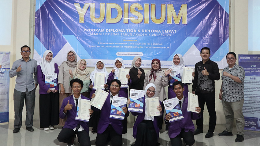 Pelaksanaan Yudisium 2026 Politeknik Piksi Input Serang di aula kampus program studi bisnis digital
