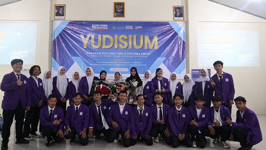 Pelaksanaan Yudisium 2026 Politeknik Piksi Input Serang di aula kampus program studi manajemen informatika dan sekretari